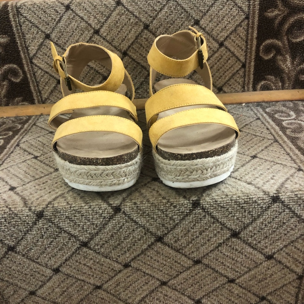 Platform sandals